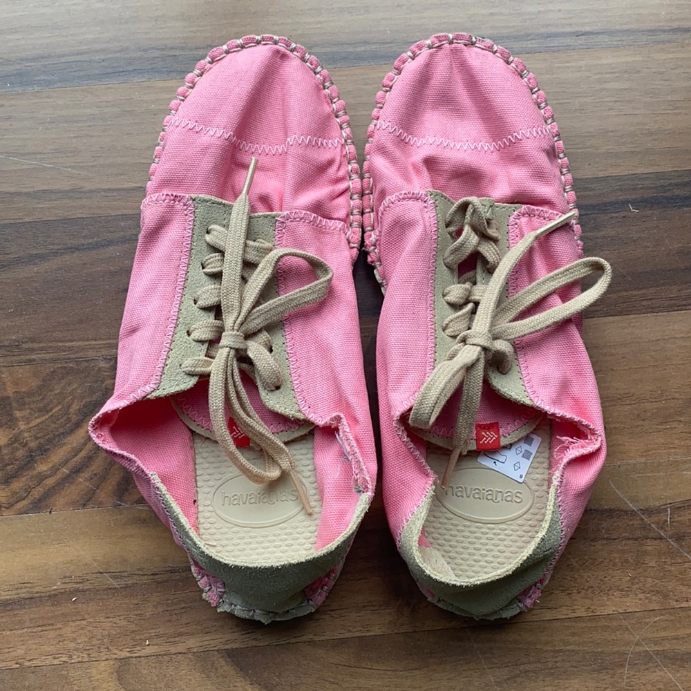 Havaianas pink shoe
